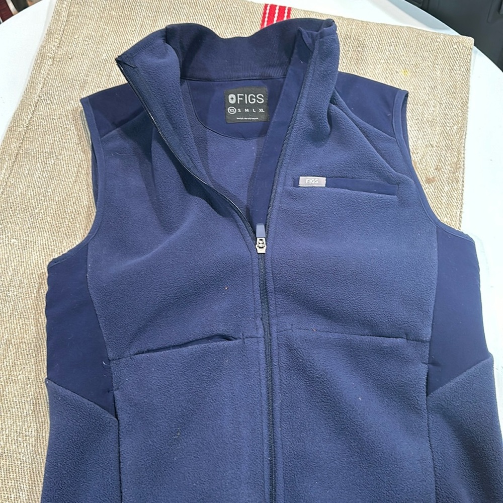 On Shift Navy Figs Vest XS